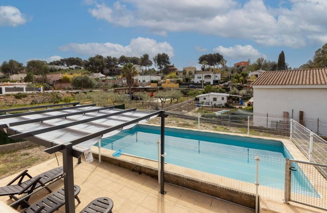 Beautiful private villa for 6 people with WIFI, private pool, TV, terrace, pets allowed and park...