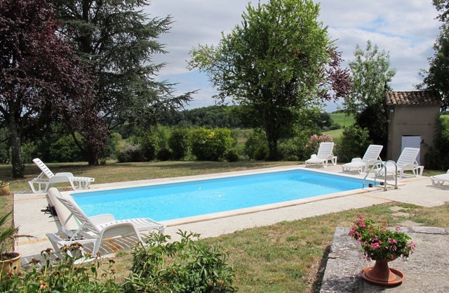 Beautiful private villa for 8 people with A/C, WIFI, private pool, TV, terrace and pets allowed