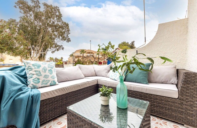 Beautiful private villa for 4 guests with WIFI, A/C, TV, patio, pets allowed and parking