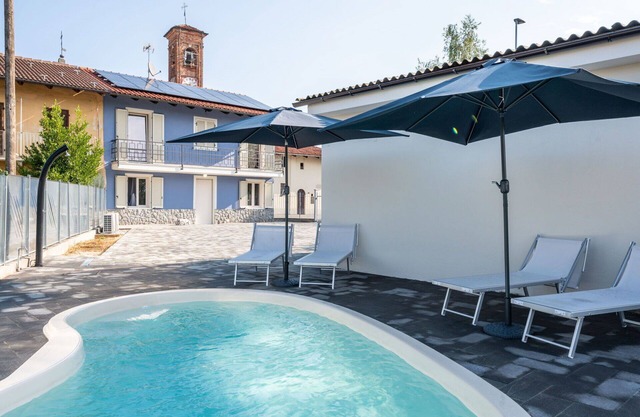 Beautiful private villa for 6 guests with A/C, WIFI, private pool, TV and terrace