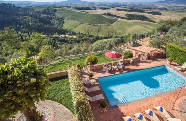 Beautiful private villa with A/C, WIFI, private pool, TV, terrace, pets allowed and panoramic view