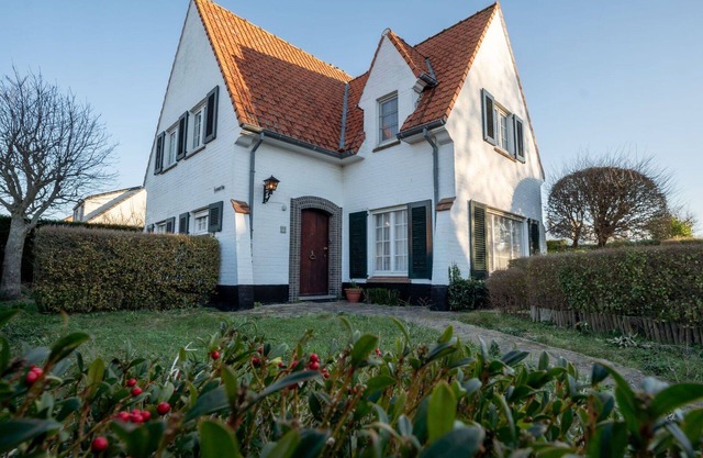 Beautiful private villa for 6 people with hot tub, WIFI, TV and terrace