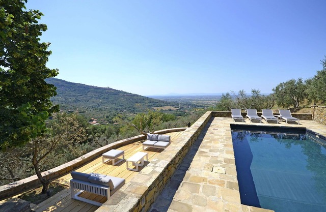 Beautiful private villa for 8 people with A/C, private pool, WIFI, TV, patio and panoramic view