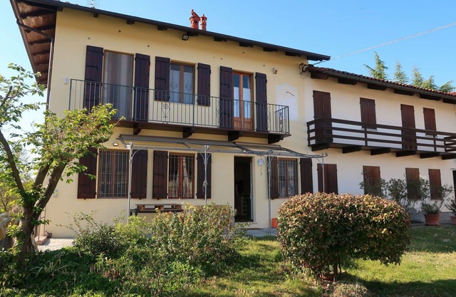 Beautiful private villa for 4 people with WIFI, A/C, TV, patio and pets allowed