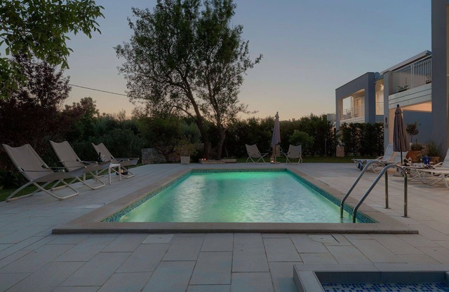 Beautiful private villa with private pool, WIFI, A/C, TV, terrace, pets allowed and panoramic view