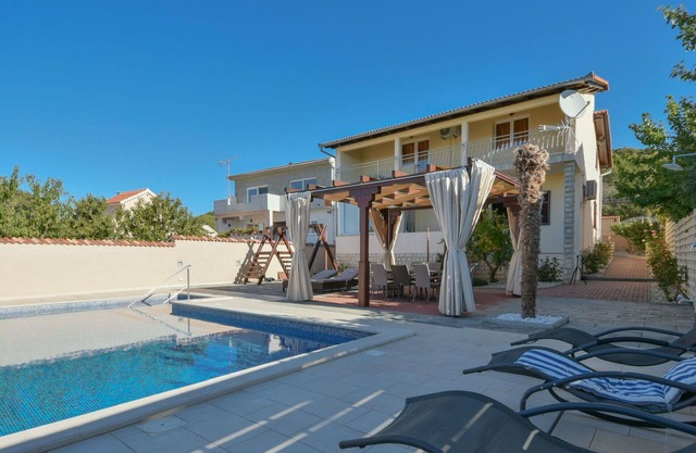 Beautiful private villa with private pool, A/C, WIFI, TV, patio, pets allowed and panoramic view