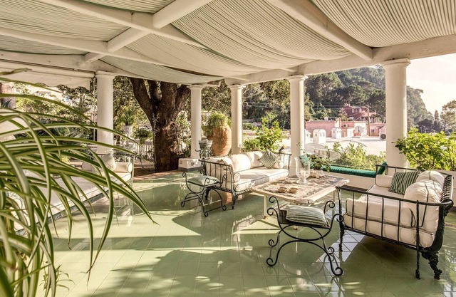 Beautiful private villa for 10 guests with A/C, WIFI, TV and patio