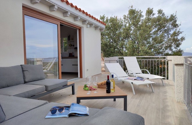 Beautiful private villa for 6 people with WIFI, A/C, TV and terrace