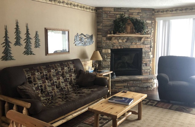 Beautiful Quadna Mountain Townhouse w/ Hill Lake Beach, Access & DOCK!