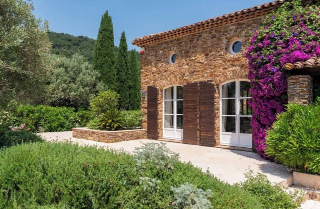 Beautiful quiet Provencal house located in vineyards near St Tropez
