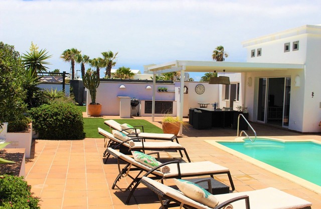 Beautiful renovated villa with private pool