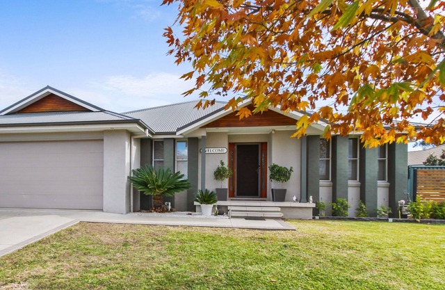 Beautiful Resort Style Home with Swimming Pool in Tamworth