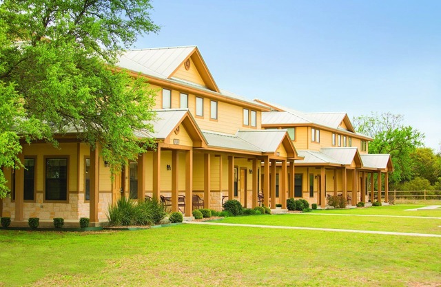 Beautiful resort in the heart of it all !