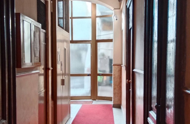 Beautiful Room with separate entrance, private bathroom.