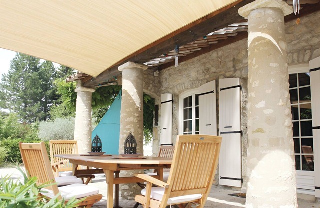 Beautiful stone house, swimming pool and private park