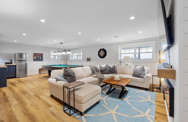 Beautiful seaside retreat close to Cavendish includes hot tub and pool table.