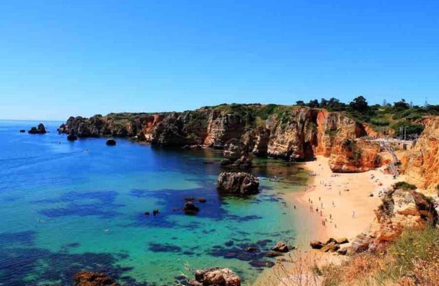 Beautiful Seaview Apt above stunning Beach