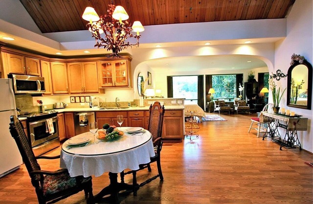 Beautiful Spacious Cottage on 1.5 Acre of Lush, Gated Property. 30 Day Minimum.