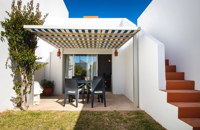Beautiful terraced house " Casa Branca " with pool and sea view