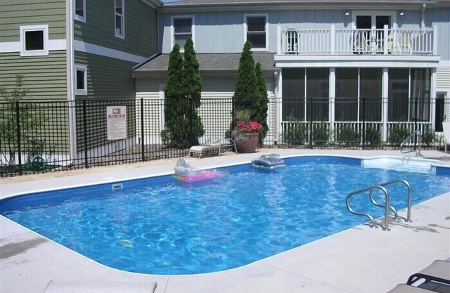 Beautiful Union Pier Condo with Association Pool! Close To Beach and Downtown!