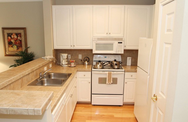 Beautiful Uptown/Galleria Mid-Rise For Lease!