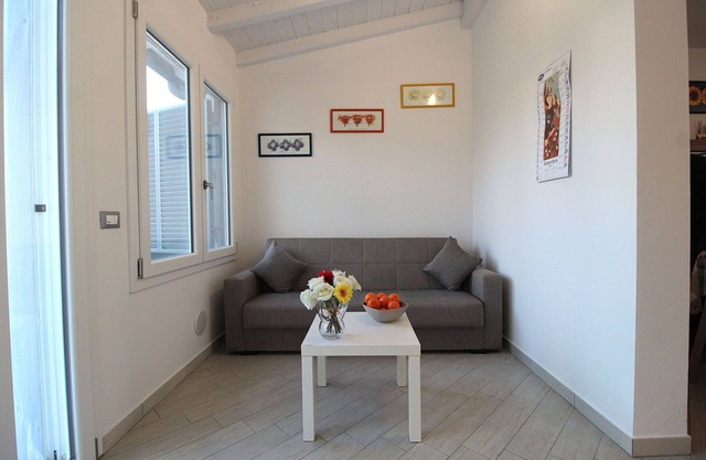 Beautiful villa for 6 guests with WIFI, A/C, TV, terrace and pets allowed