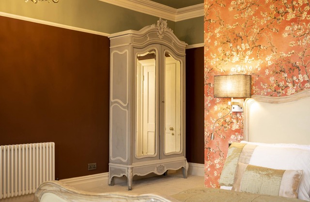 Beautiful Victorian Townhouse close to Spa