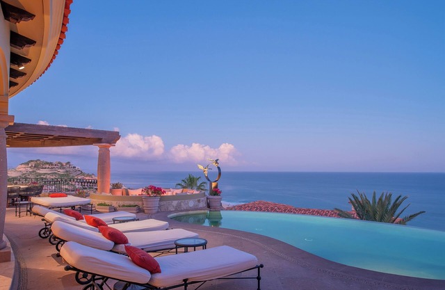 Beautiful Villa w/Chef, Butler, & Steps From Swimmable Beach in Villas Del Mar