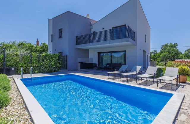 Beautiful villa for 6 people with A/C, private pool, WIFI, TV, terrace and pets allowed
