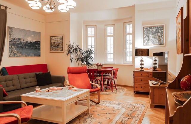 Beautiful villa for 8 guests with WIFI, hot tub, TV and pets allowed