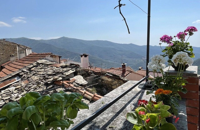 Beautiful villa for 6 people with A/C, WIFI, TV and patio