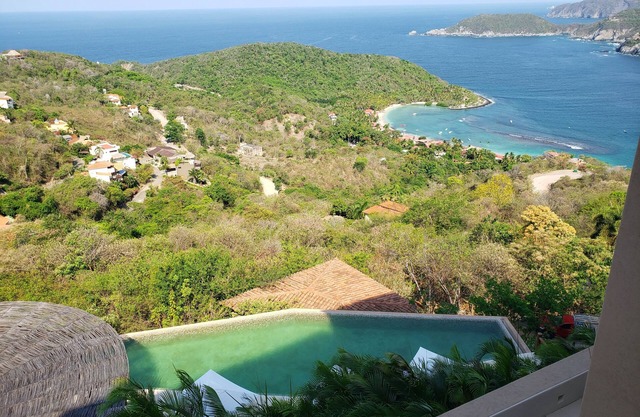 Beautiful villa overlooking the ocean