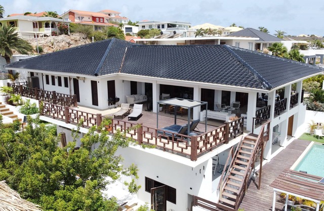 Beautiful Villa with pool near the beach for groups