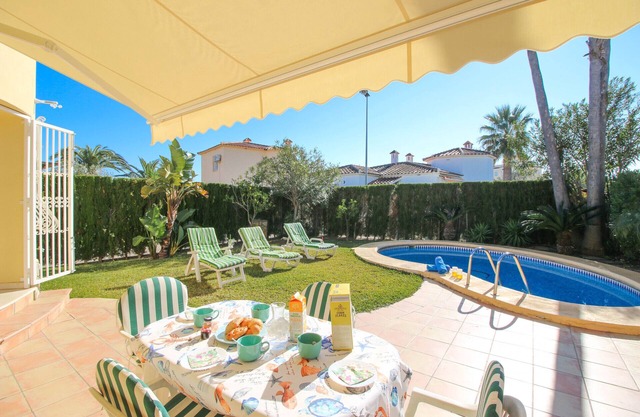 Beautiful villa with swimming pool in Oliva Nova Golf