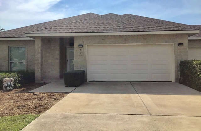 Beautiful Villa with a View of the Pond~8GH