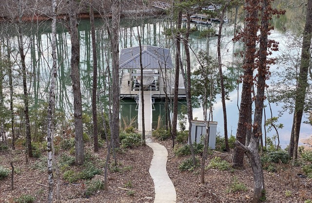 Beautiful waterfront home on a private cove in Lake Keowee w/hot tub