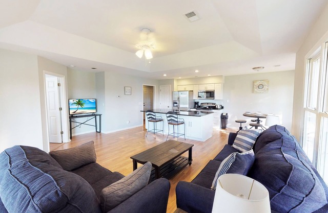 Beautifully appointed 3rd Floor 2BR Condo with great views in Seatrail in Sunset Beach (RC105)