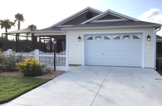 BEAUTIFULLY Decorated 2/2 Villa w/GAS GOLF CART & GAS BBQ