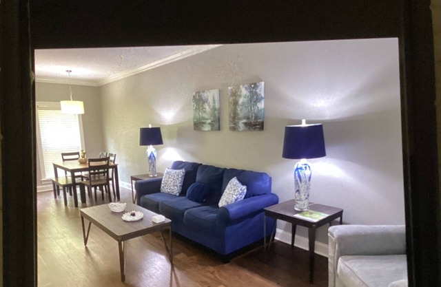 Beautifully decorated 4 bed 4.5 bath condo just waiting for you in Oxford!