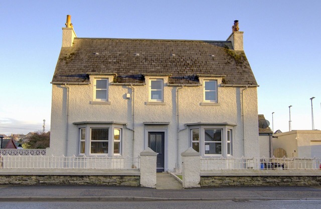 Beautifully furnished 6-bedroom town house on the North Coast 500 route