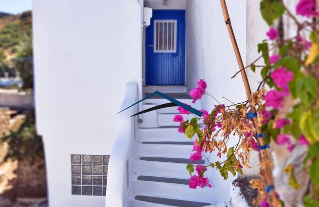 Beautifully renovated 80sq meters Cycladic style house