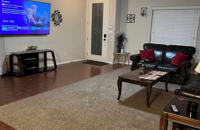 Beauty Charming Transmountain Home w-King Bed By beautiful trails!