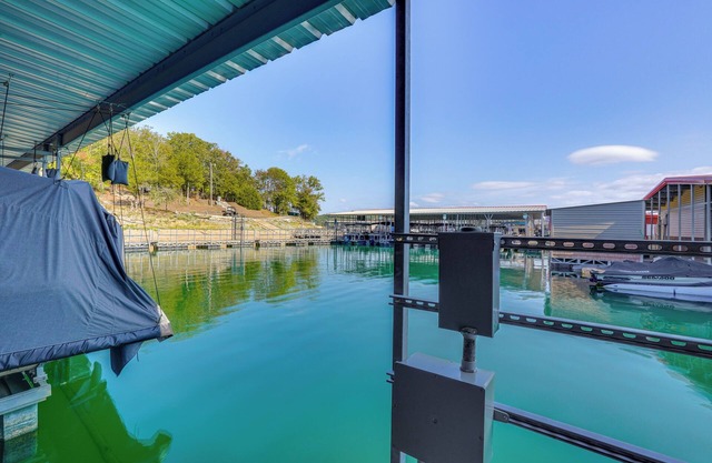 Beaver Lake Home w/Game Room, Boat Slip & Views!