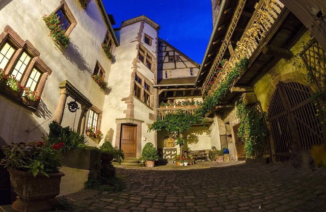 Bed and Breakfast at the Court of the Autrey Abbey