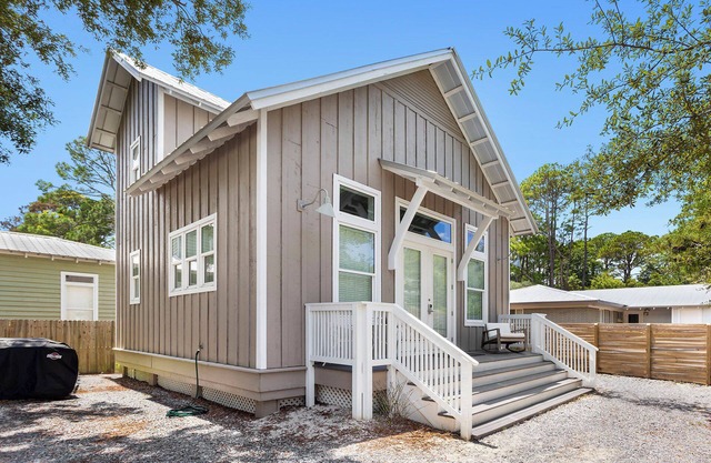 Bella Luna - New 2-Story Grayton Beach Carriage House, Walk to Beach + Red Bar!