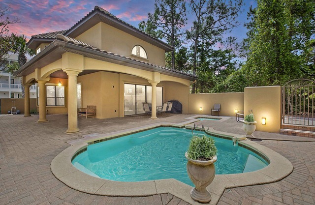 Bella Vista - Emerald Waters Village, Heated Private Pool, Deeded Beach Access!