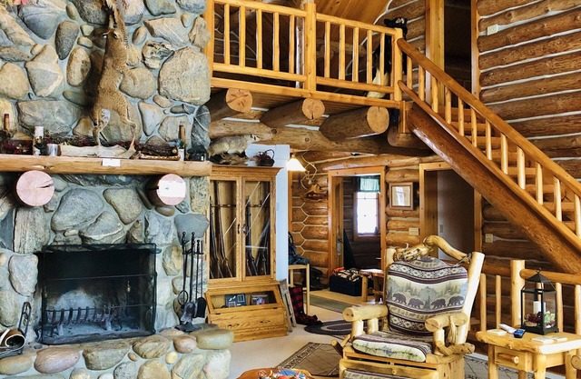 Bellaire Overlook Log Home on Beautiful 40 Acres with sunset views