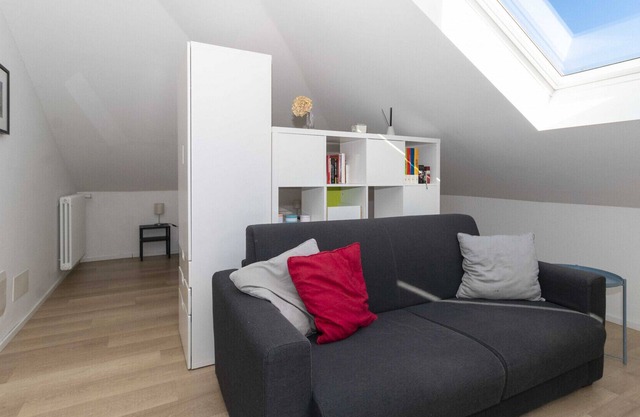 Bellardo Hillview Attic x4 BOOK NOW!