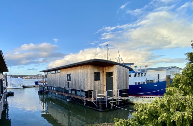 Bembridge Harbour Houseboat "Islay"
