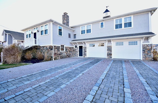 Benson - Walking Distance to the Beach!